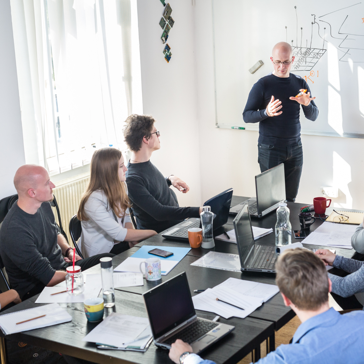 Marketing digital estratégico para startups que buscam crescimento, posicionamento e escalabilidade no mercado.